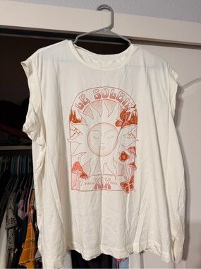 NWOT Torrid Size 0 Sun Print Tee